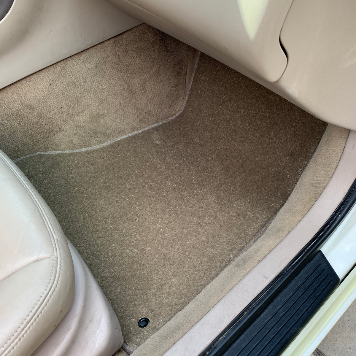 Lloyd Ultimat Carpet Floor Mats for SC300/SC400 (Tan) – Z30 Concepts